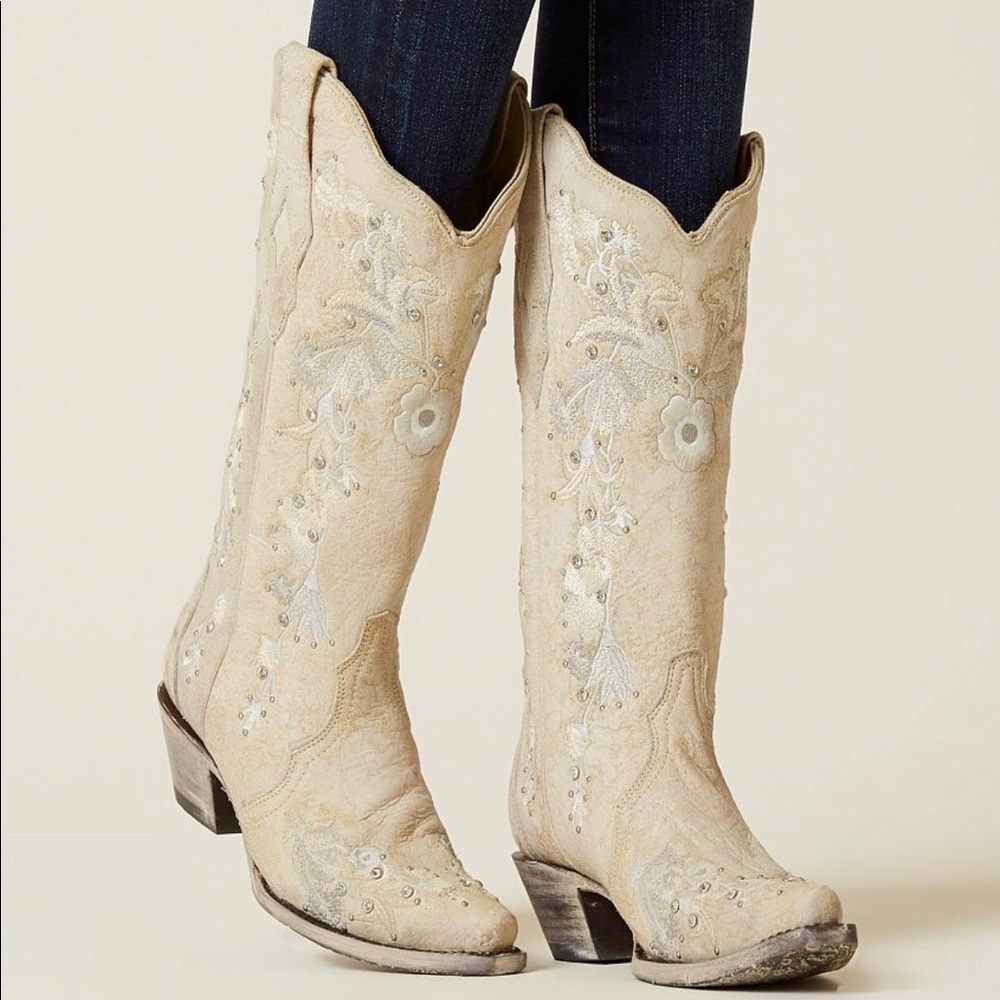 Corral Snip Toe Boots